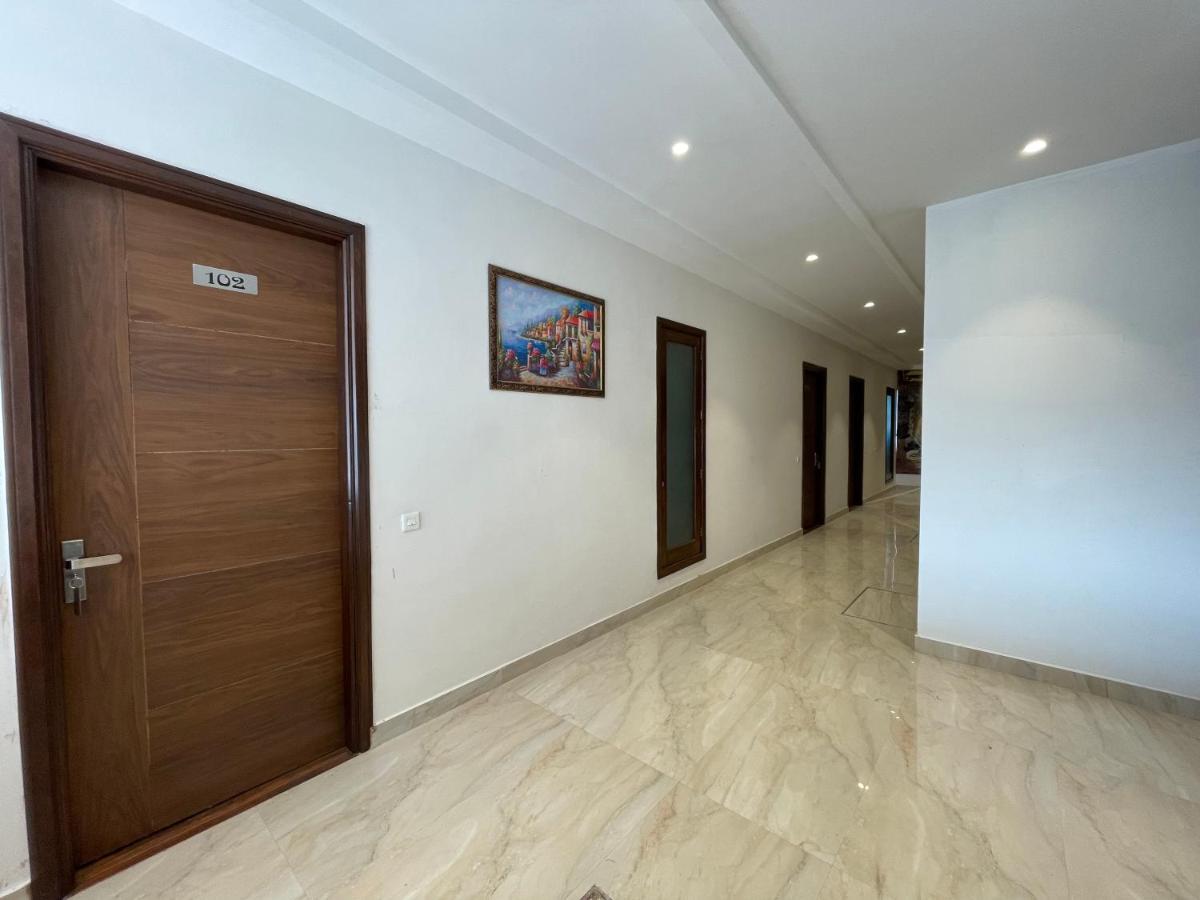 Hotel Crown Savoy, Near Railway Station & Guru Nanak Dev University Amritsar Exterior photo
