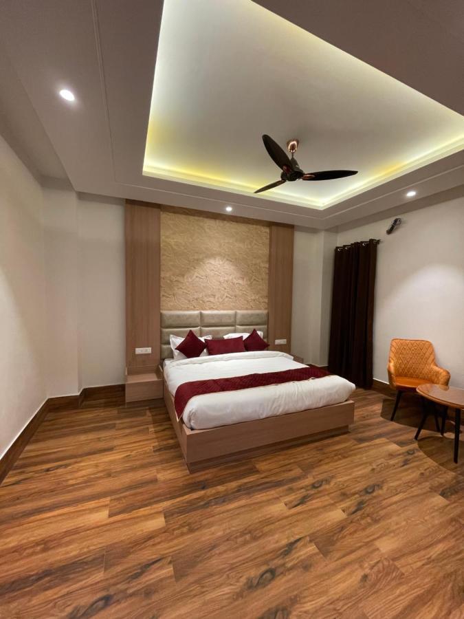 Hotel Crown Savoy, Near Railway Station & Guru Nanak Dev University Amritsar Exterior photo