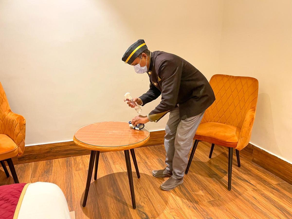 Hotel Crown Savoy, Near Railway Station & Guru Nanak Dev University Amritsar Exterior photo