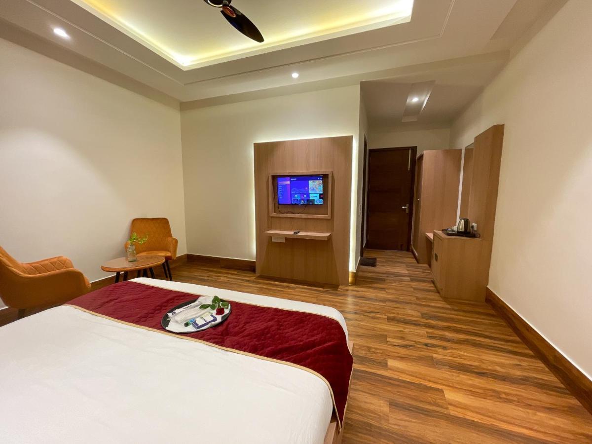 Hotel Crown Savoy, Near Railway Station & Guru Nanak Dev University Amritsar Exterior photo